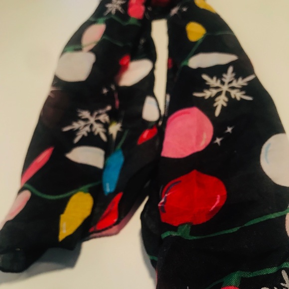 NWOT Holiday Scarves/Wraps, 2 bundle - Picture 6 of 7